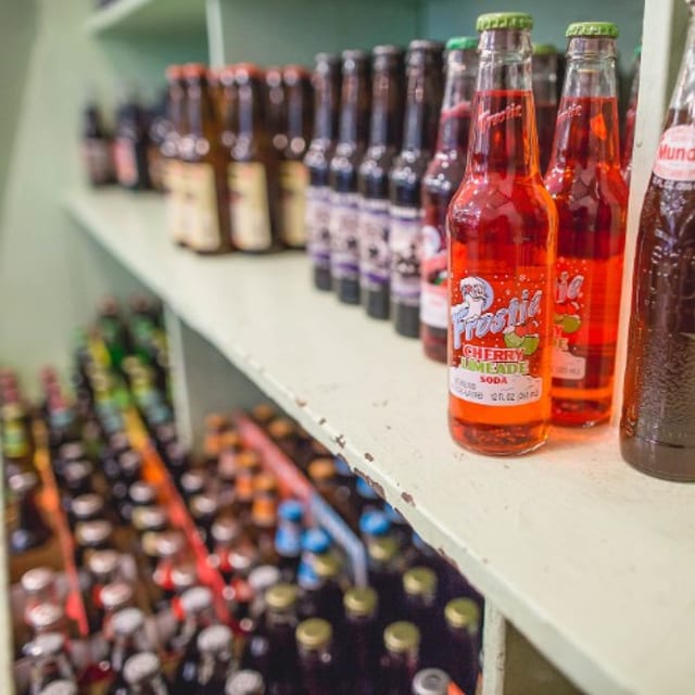 4 Pack Soda.